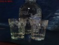Pálinkás üveg két darab hozzá illő pohárral